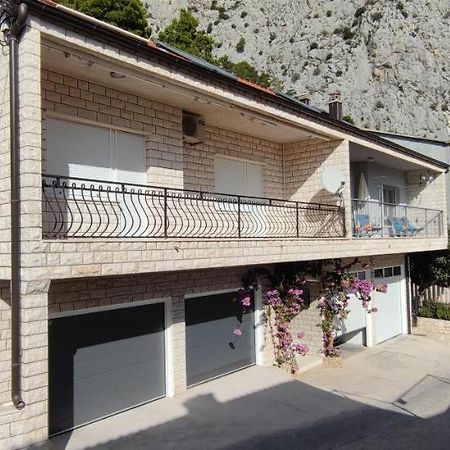 Apartment Adrian 오미스 외부 사진