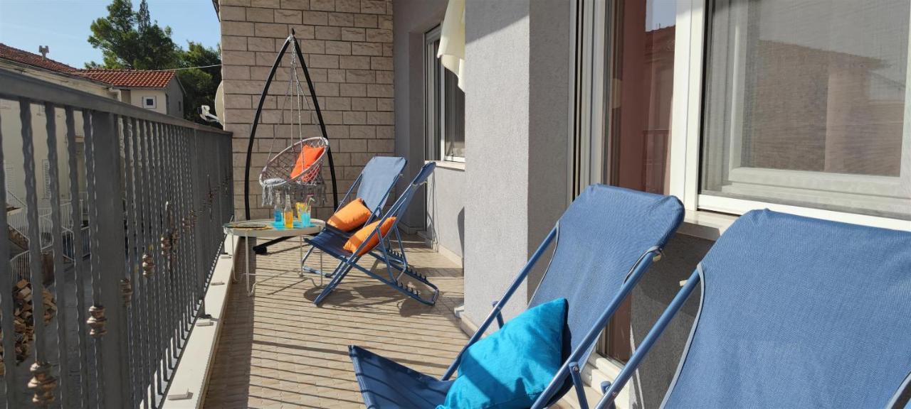 Apartment Adrian 오미스 외부 사진