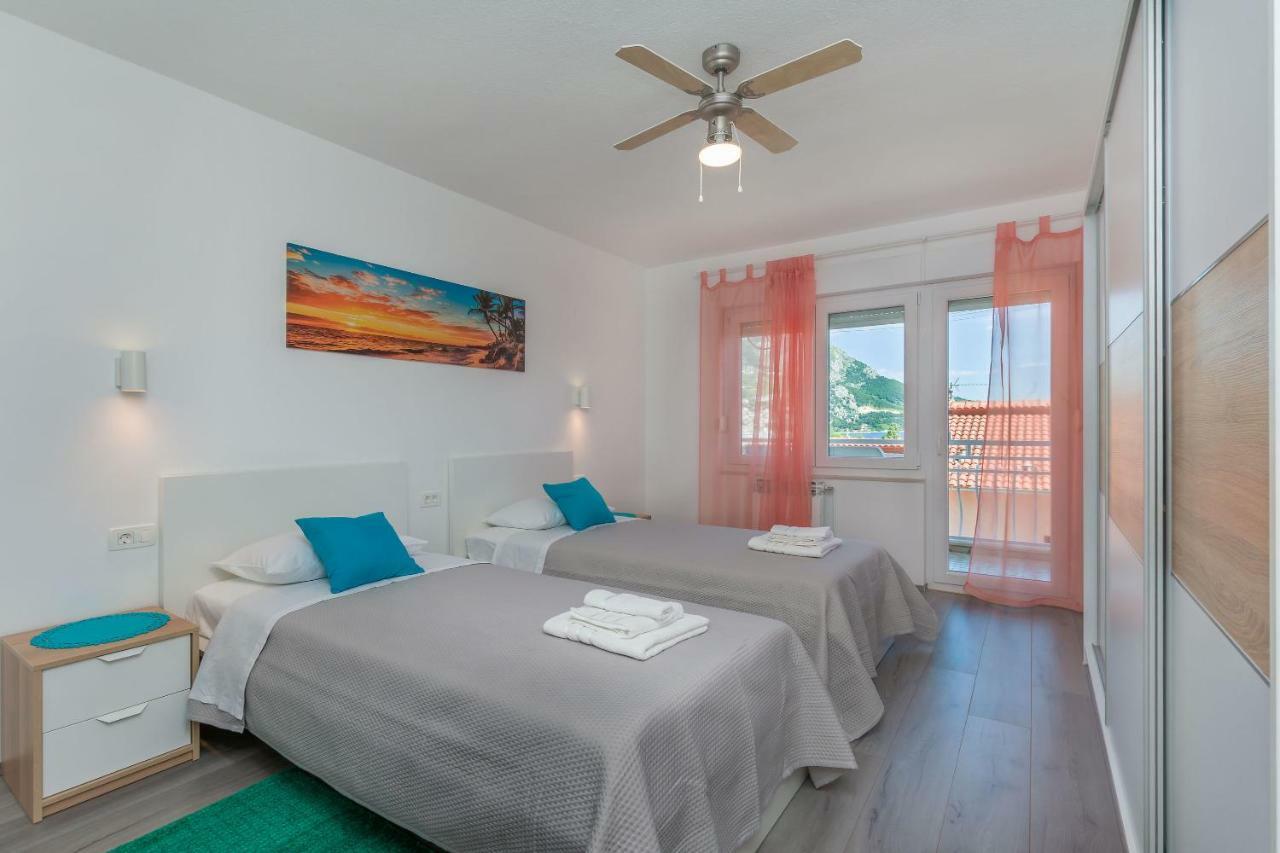 Apartment Adrian 오미스 외부 사진