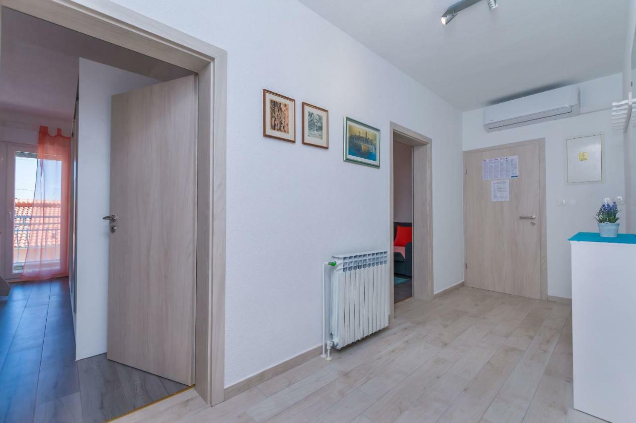 Apartment Adrian 오미스 외부 사진