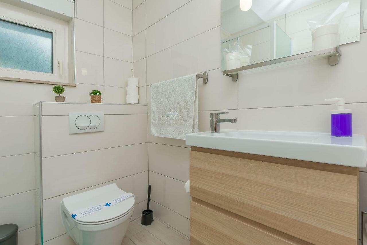 Apartment Adrian 오미스 외부 사진