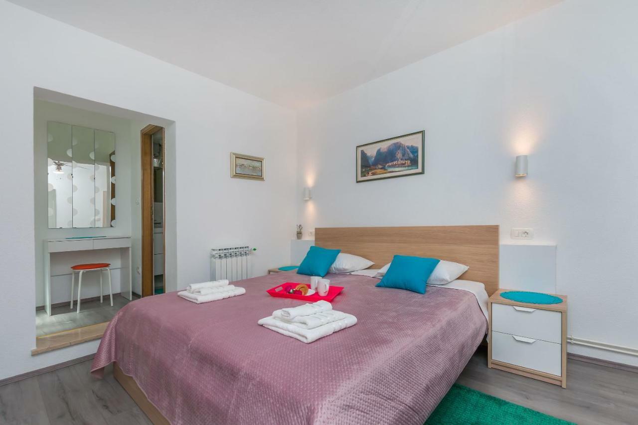 Apartment Adrian 오미스 외부 사진
