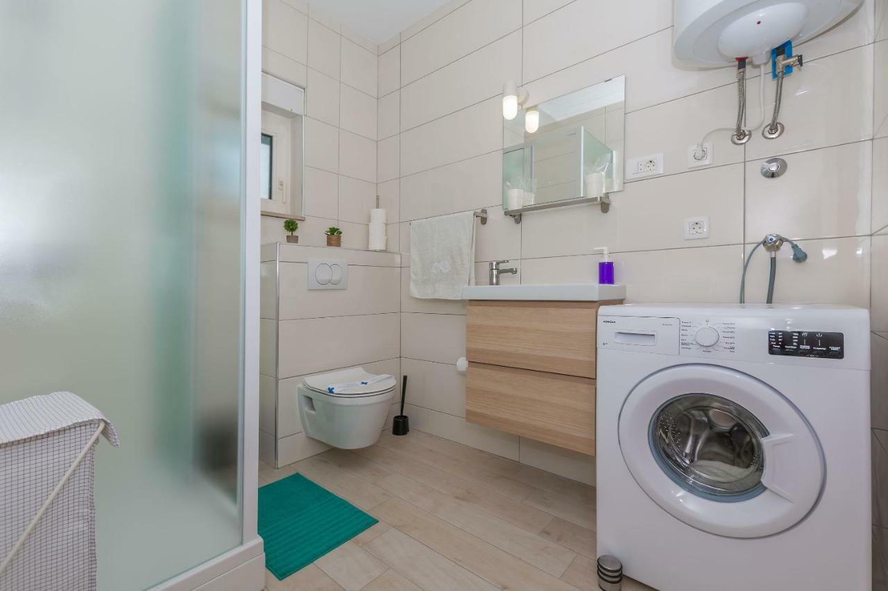 Apartment Adrian 오미스 외부 사진
