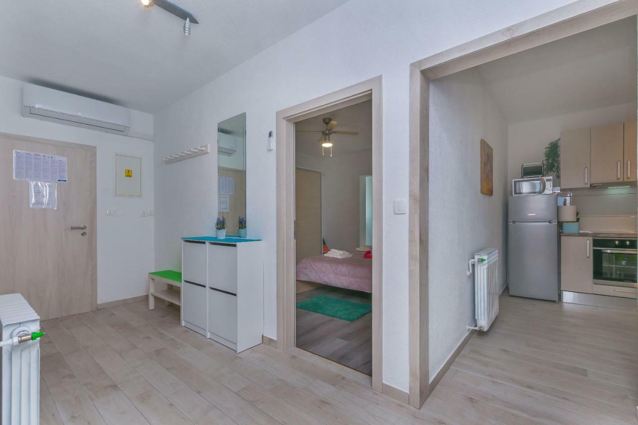 Apartment Adrian 오미스 외부 사진